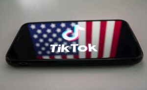 TikTok é ‘aliado’ de candidatos nos EUA, mesmo com risco