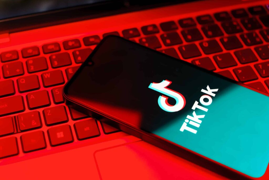 TikTok vai bloquear filtro de beleza por “saúde mental” de