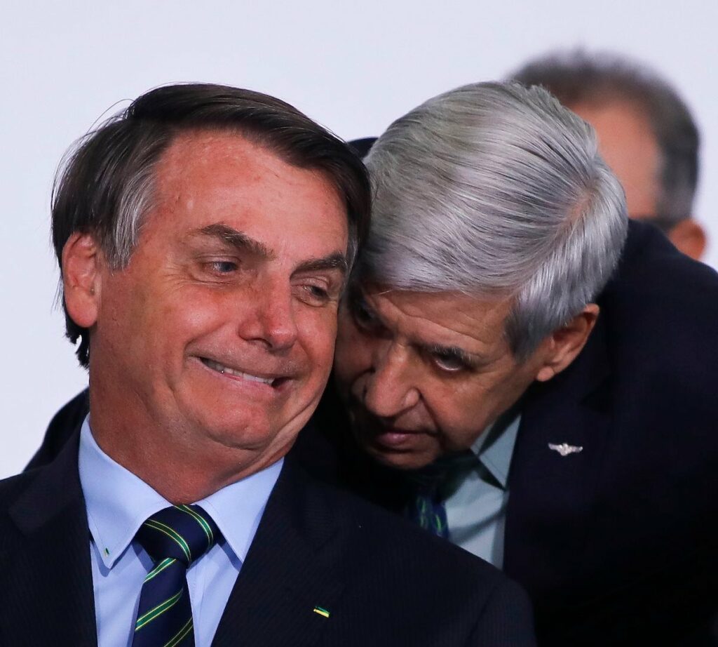 Trama golpista: discussão de minuta por Bolsonaro e militares coincidiu