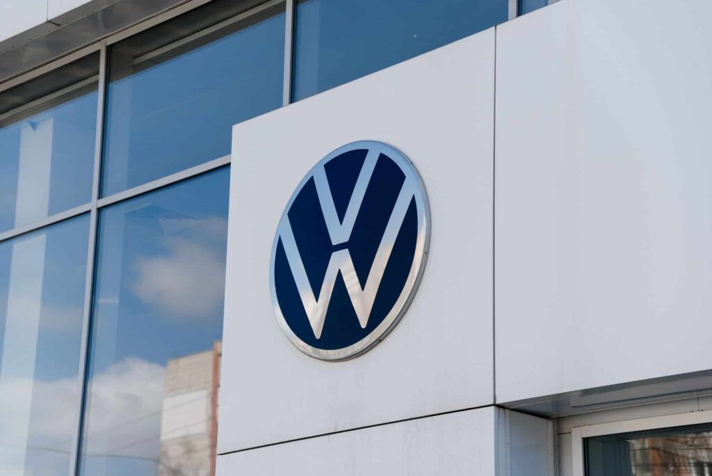 Volkswagen enfrenta desafios enquanto luta para entrar na era dos