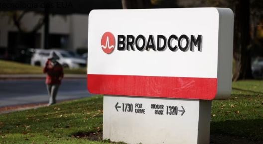 Ações da Broadcom disparam com receita de IA subindo 220%