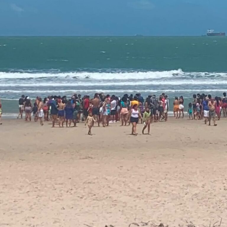 Adolescente desaparece no mar da praia de São Marcos na