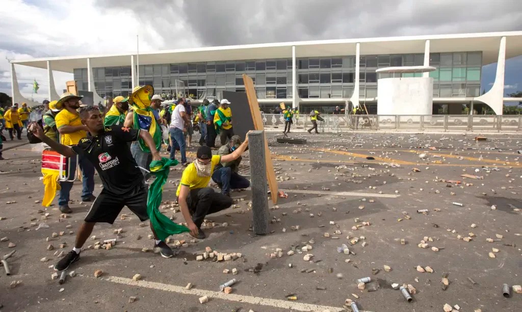 Autoridades peruanas informam à Interpol entrada no país de quatro