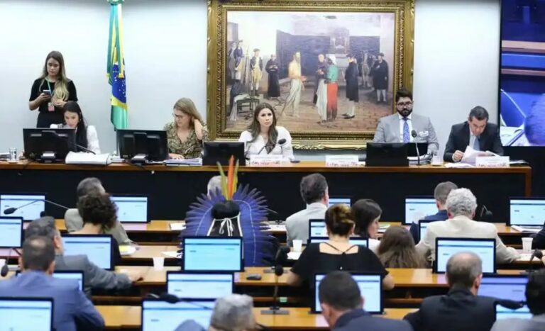 CCJ da Câmara aprova projeto de lei propondo voto impresso