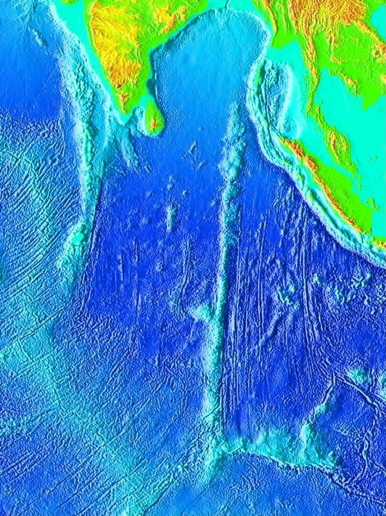 Cadeia de montanhas submersa revela segredos sobre história da Terra