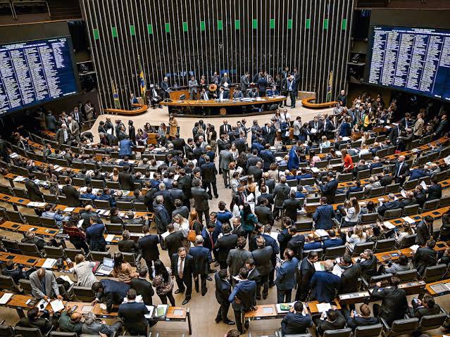 Câmara dos Deputados envia respostas ao STF sobre pagamento de