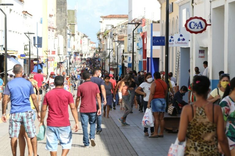 Cerca de 73 milhões de pessoas possuem dívidas no Brasil