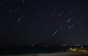 Chuva de meteoros Geminídeas atinge o pico; saiba como assistir