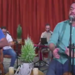 Cláudio Castro faz live com música e oração (acompanhe ao