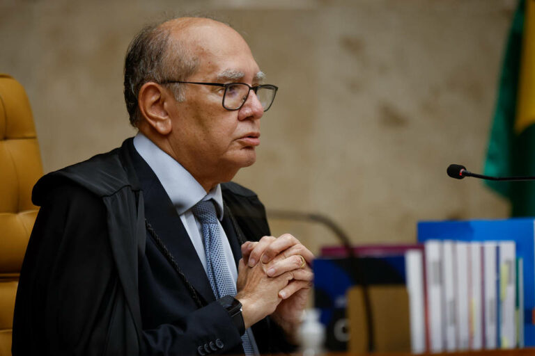 Conversas recuperadas pela Polícia Federal mostram que Gilmar Mendes também