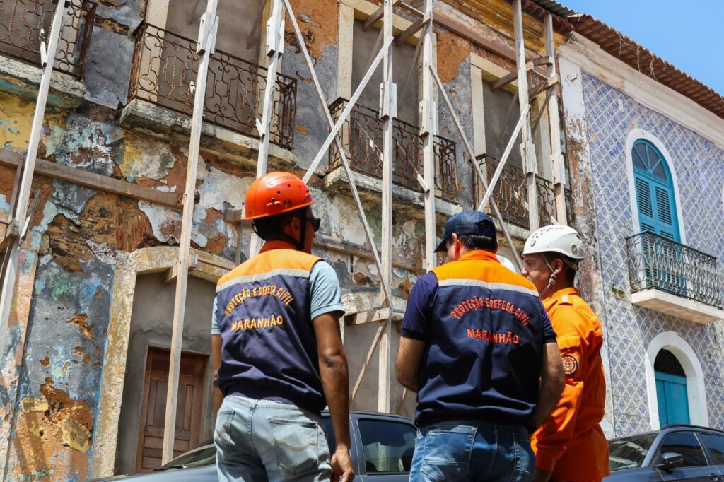 Corpo de Bombeiros vistoria quase 400 casarões e notifica situações