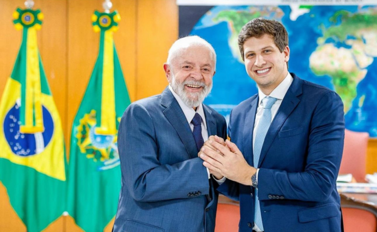 De olho no governo de Pernambuco, João Campos articula ampliação