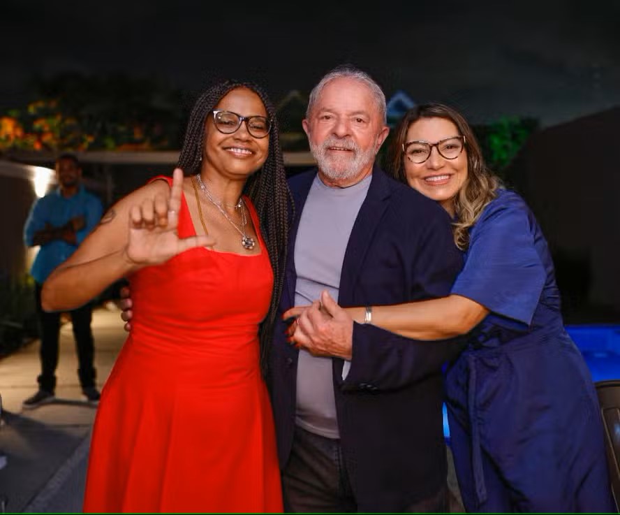 Durante show no Jockey do Rio, Teresa Cristina é vaiada