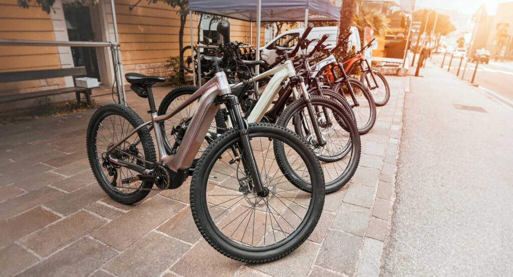 E-bikes viram problema em bairros de Londres; entenda motivo