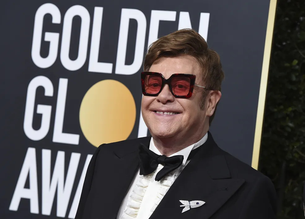 Elton John perde parte da visão devido a infeccção e