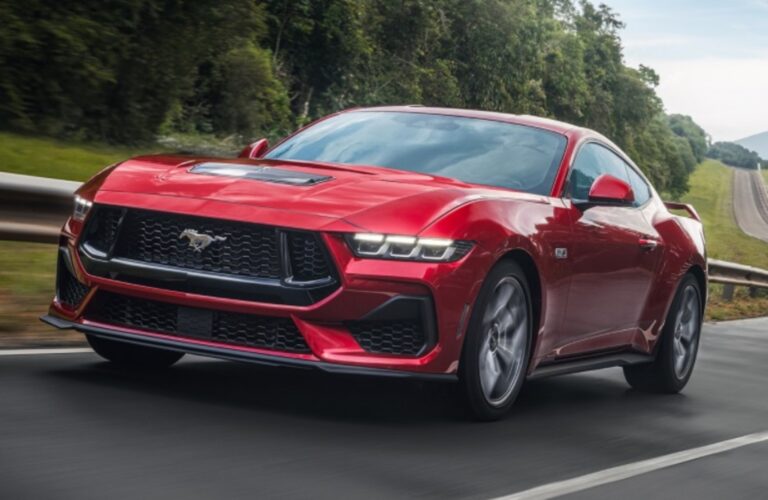 Ford anuncia lançamento de Mustang manual para 2025