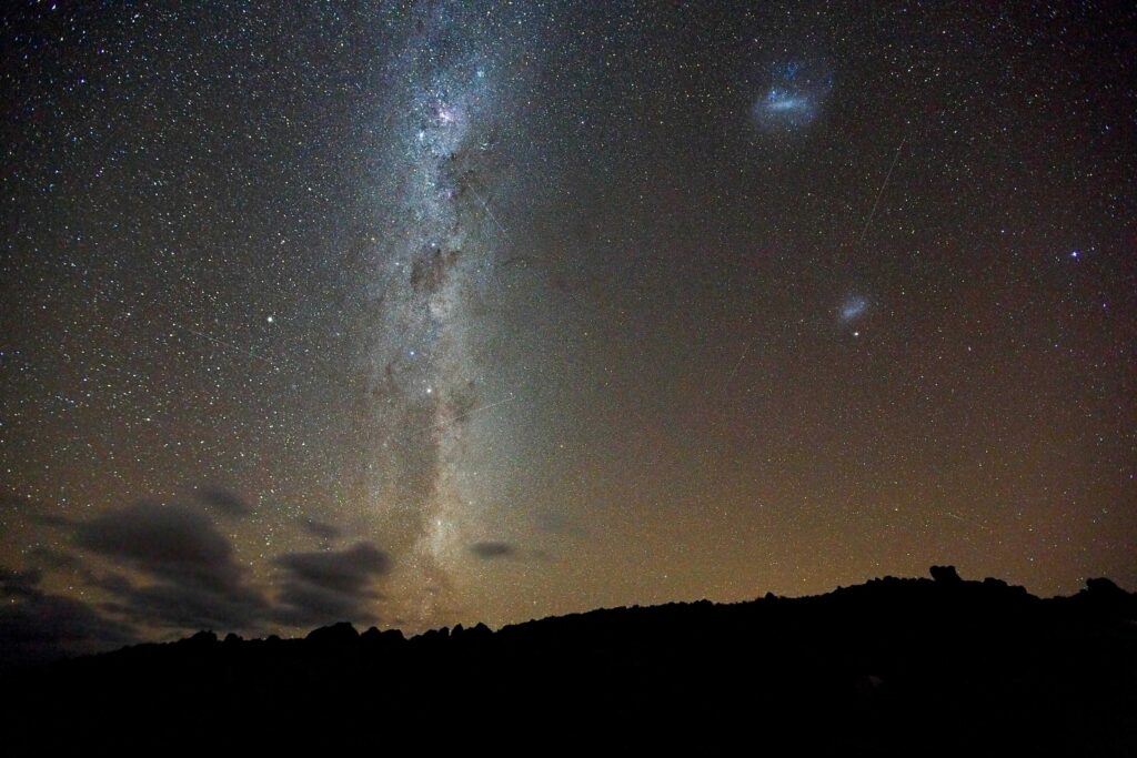 Galáxia satélite da Via Láctea pode ser vista a olho