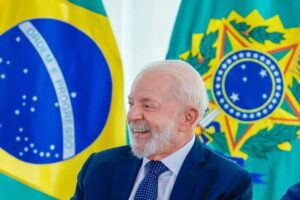 Gestão Lula: 52% dos brasileiros aprovam, enquanto 47% reprovam, diz