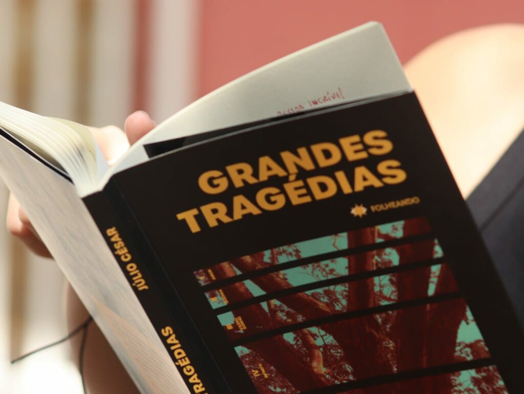 “Grandes tragédias”, do poeta Júlio César, é escolhido como Livro