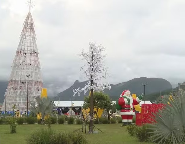 Guapimirim gasta R$ 11 milhões com decoração de Natal, quase