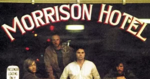 Incêndio destrói Morrison Hotel em Los Angeles, que foi capa