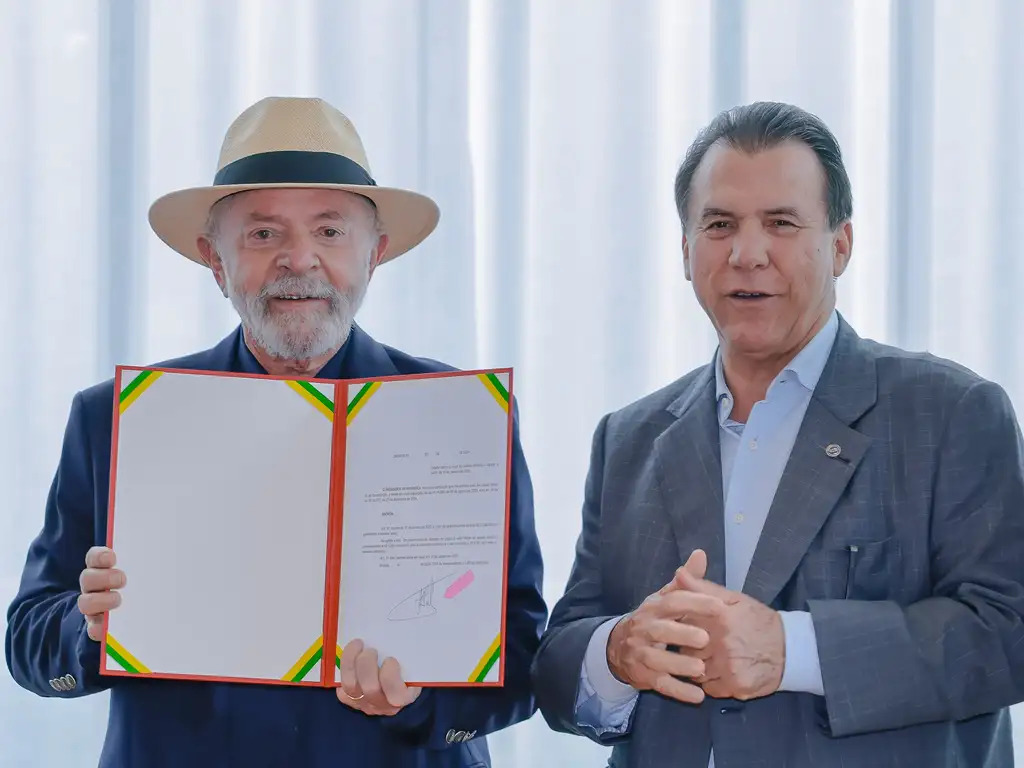 Lula assina decreto e eleva salário mínimo para R$ 1.518