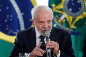 Lula deve ter alta entre segunda (16) e terça (17),