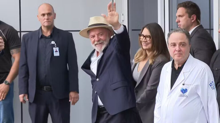 Lula está liberado para voltar a Brasília nesta quinta (19)