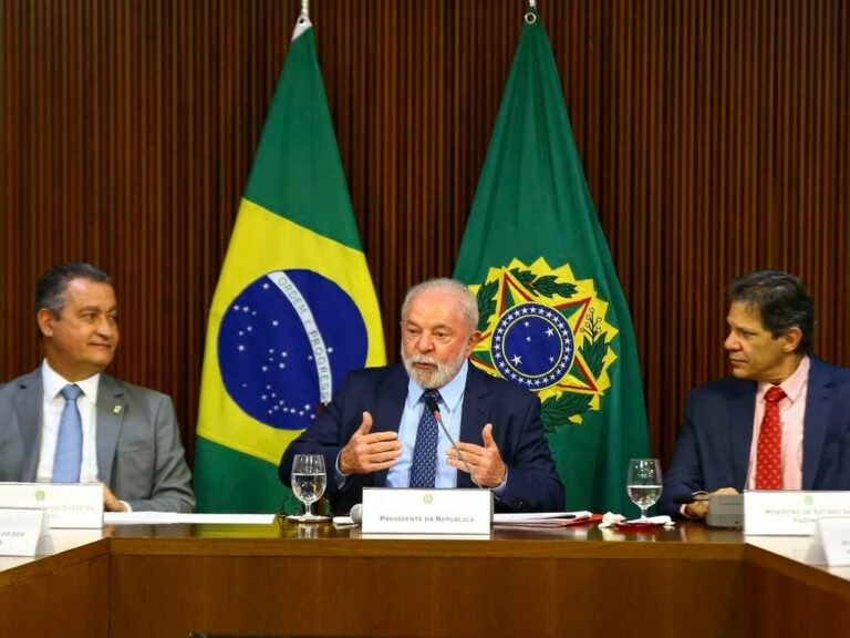 Lula reúne ministros para balanço de dois anos de gestão