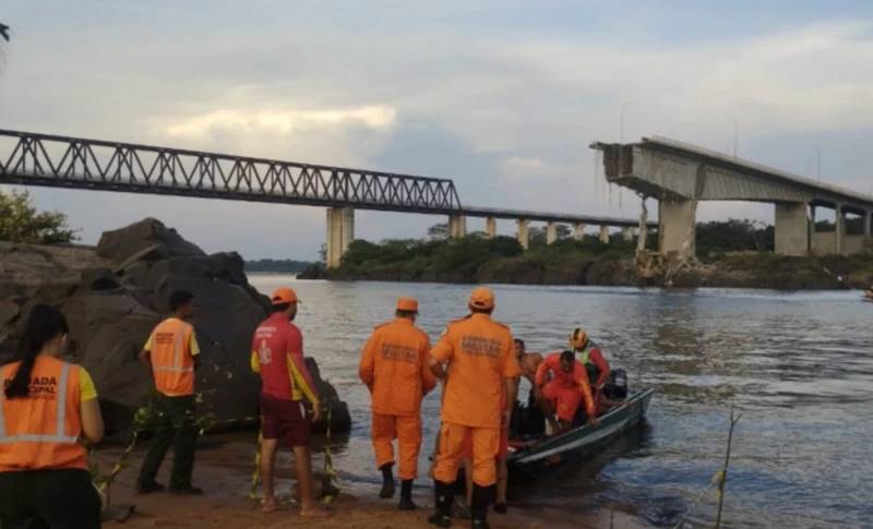 Mais dois corpos são encontrados após desabamento da ponte