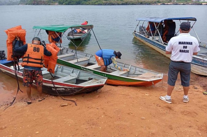 Marinha inicia buscas por desaparecidos em queda de ponte entre