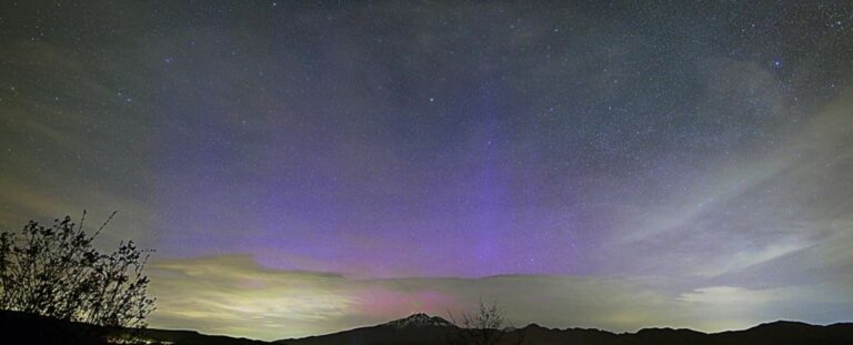 Misteriosa aurora azul surge no céu e desafia a compreensão