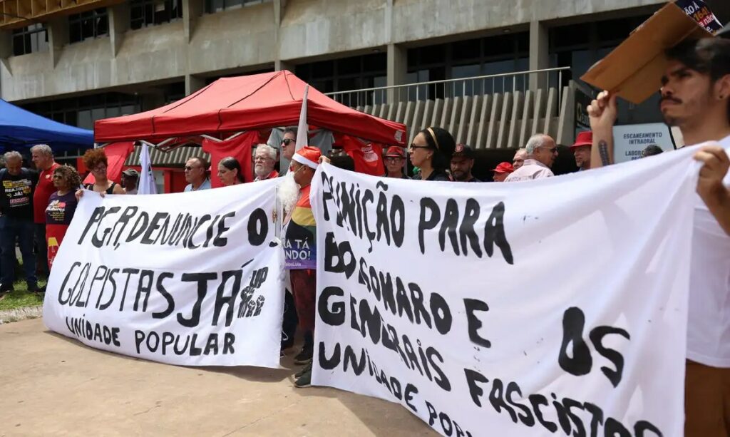 Movimentos sociais fazem manifestação no Rio e em Brasília para