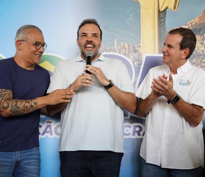 Paes anuncia Raphael Thompson na presidência da Rioluz; Brenno Carnevale