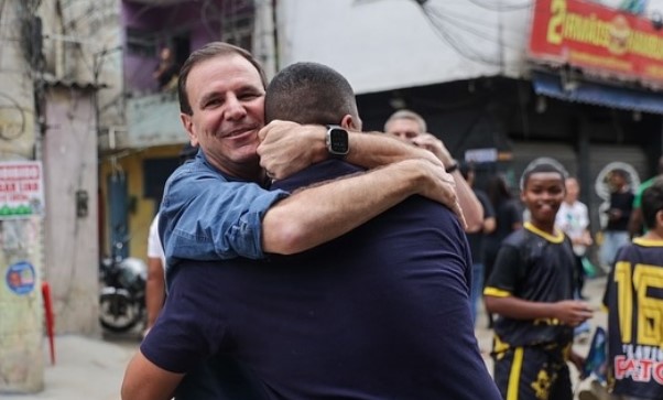 Paes promove dança das cadeiras na Câmara do Rio ao