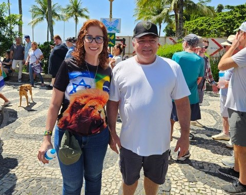 Pazuello e Carla Zambelli participam de caminhada contra o antissemitismo