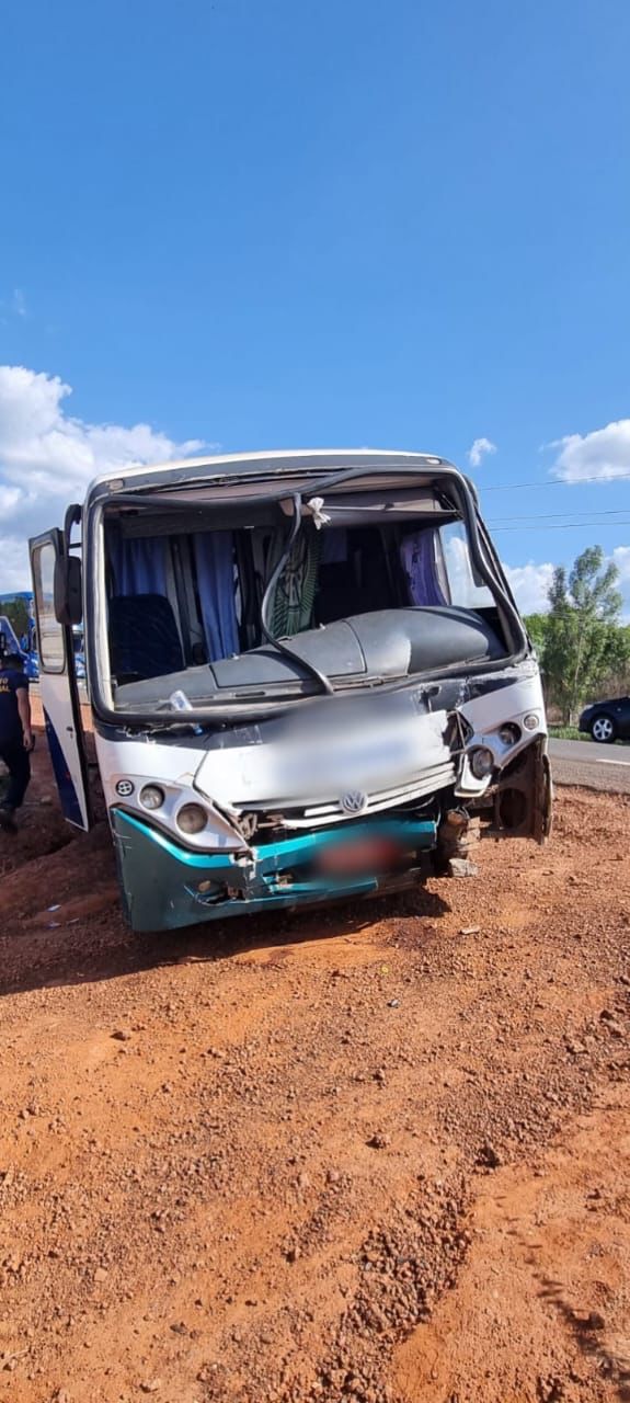 Pedestre morre em acidente envolvendo três veículos na BR-316, em