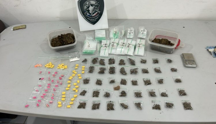 Polícia apreende drogas nos bairros do Vinhais e São Francisco,