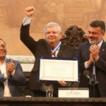 Prefeito Axel Grael é homenageado com a Medalha Tiradentes na