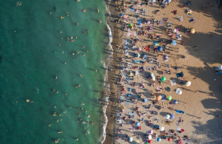 Quantos brasileiros viajam durante o verão?