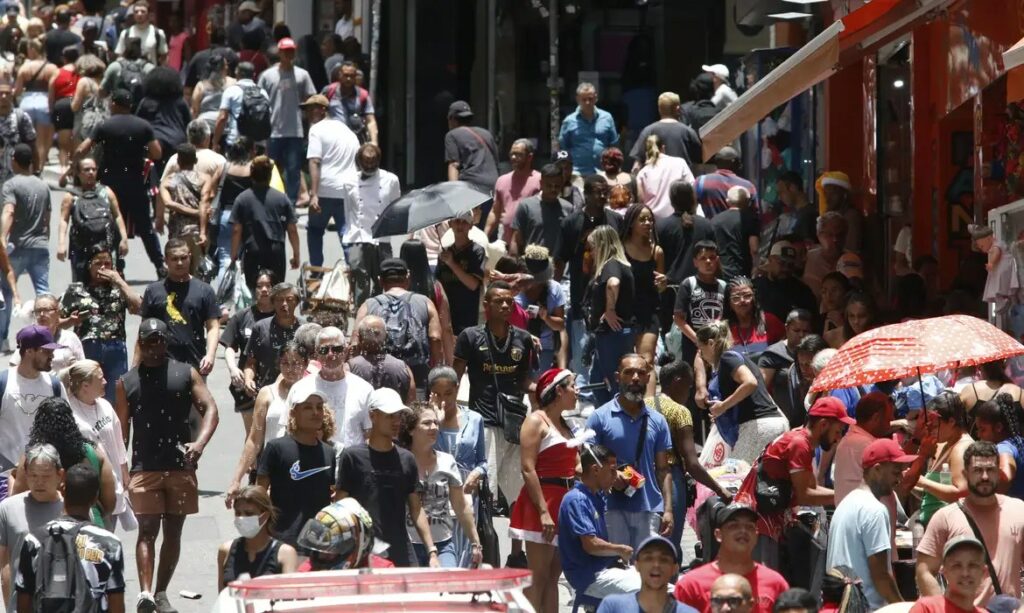 Quase metade dos brasileiros acredita em melhora do país em