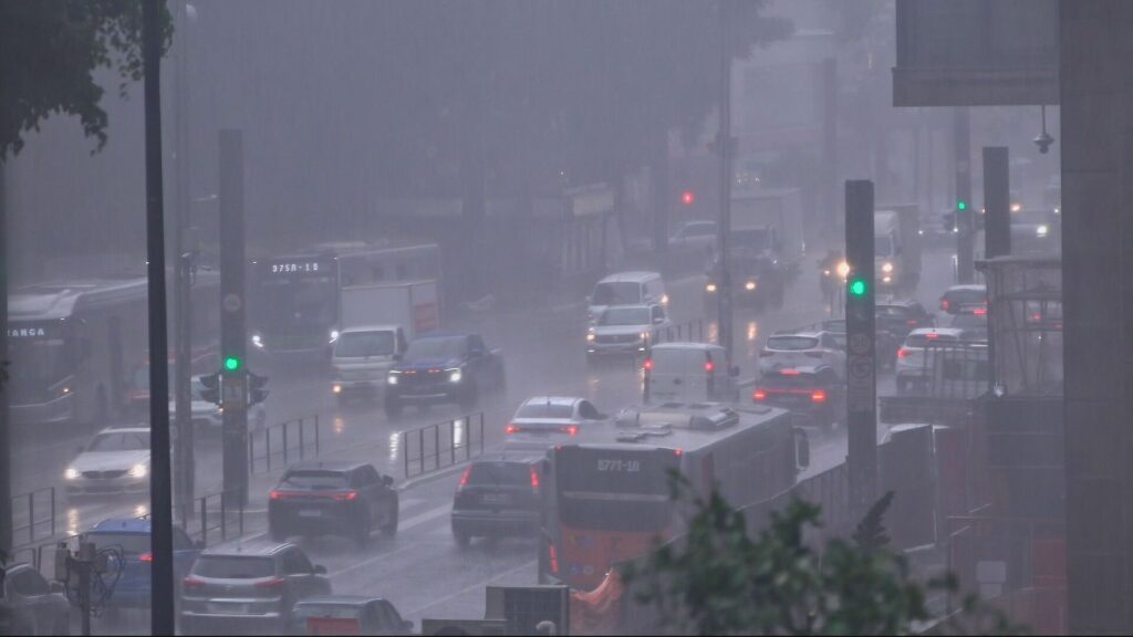 Quatro pessoas morrem por conta de chuva no estado de