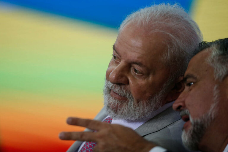 Reforma ministerial à vista: Lula aguarda sucessão no PT para