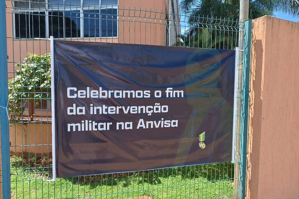 Servidores da Anvisa comemoram fim da ‘intervenção militar’ com término