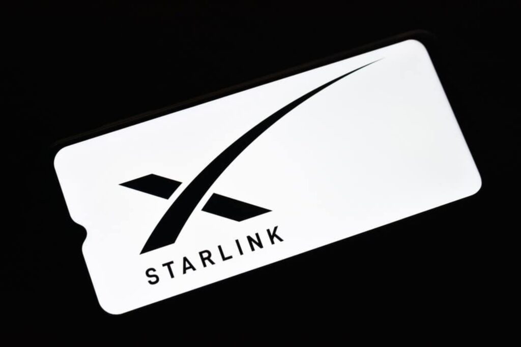 Starlink vai oferecer internet via satélite para celulares na Ucrânia