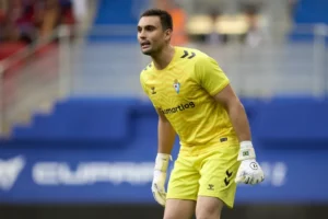 Vasco acerta com goleiro Daniel Fuzato