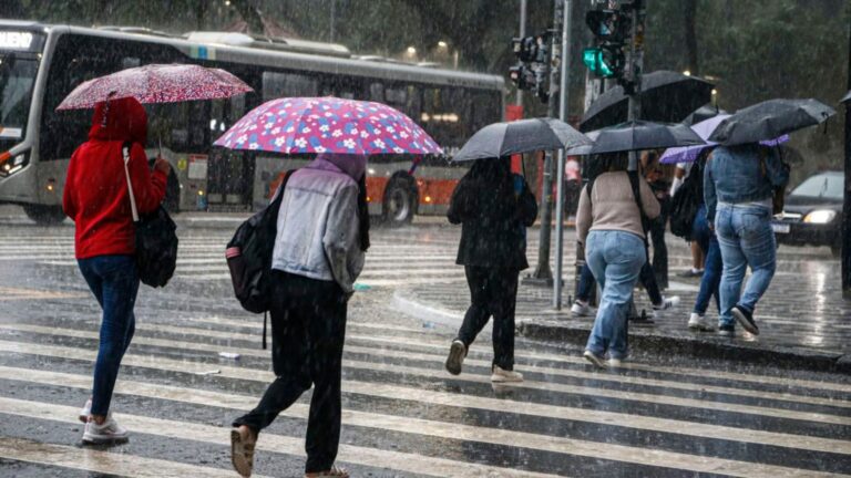 Verão deve começar com chuva acima da média no Brasil