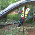 Anel metálico gigante que caiu no Quênia é peça de