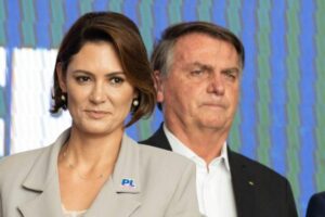 Após negativa do STF, Bolsonaro diz que Michelle irá representá-lo