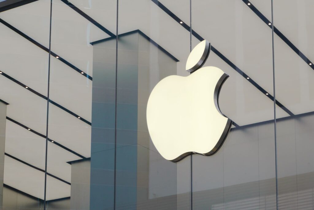 Apple supera estimativas de lucro, mas vendas de iPhone caem